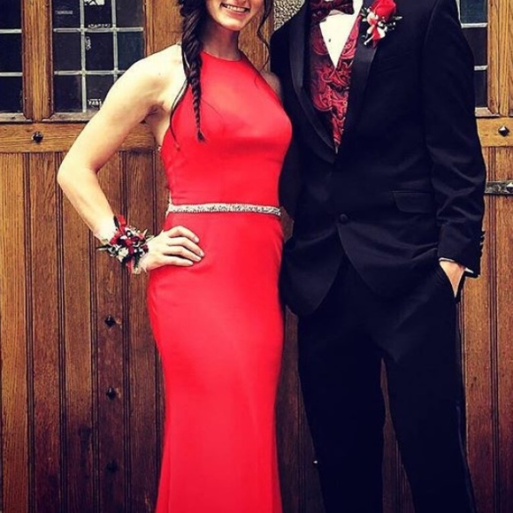 RED PROM DRESS - Picture 3 of 5